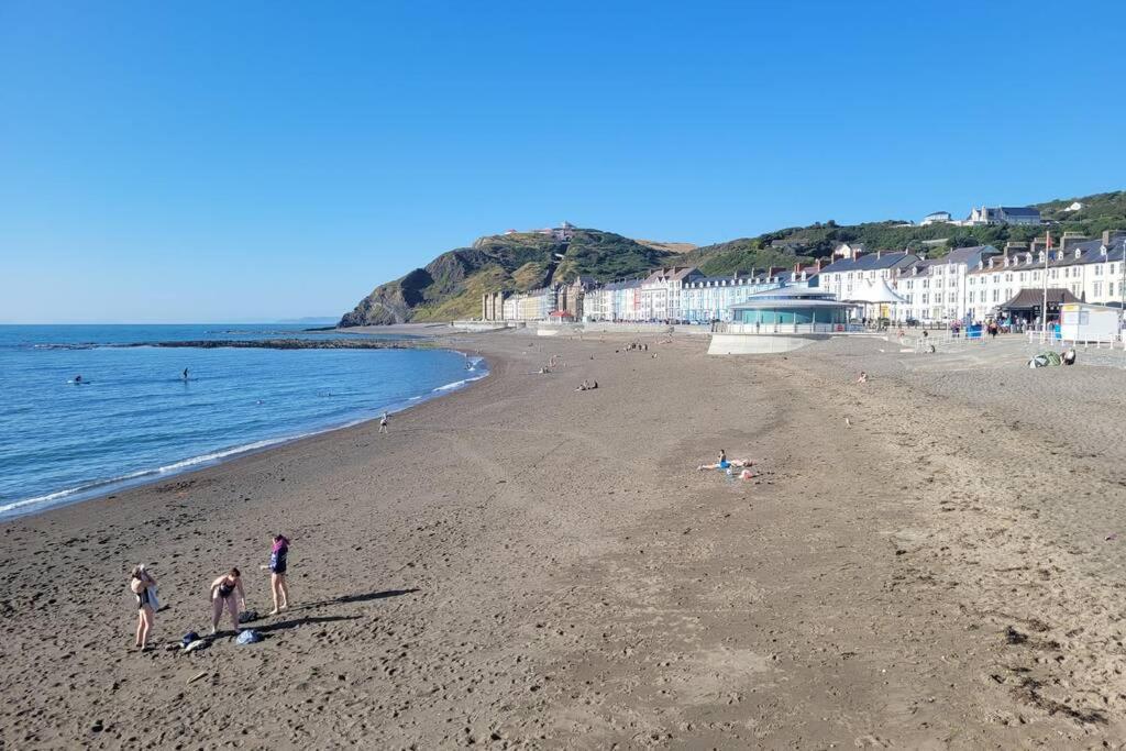 Large 5 Bed Town-Centre Home Close To The Beach, Sleeps 9 Aberystwyth Eksteriør billede